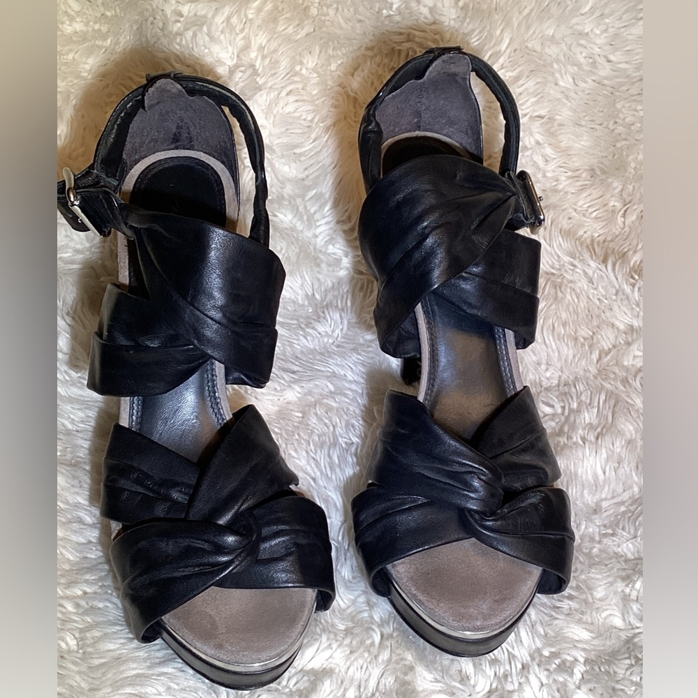 Pour La Victoire Black Leather plateform Women's Sandals size 10